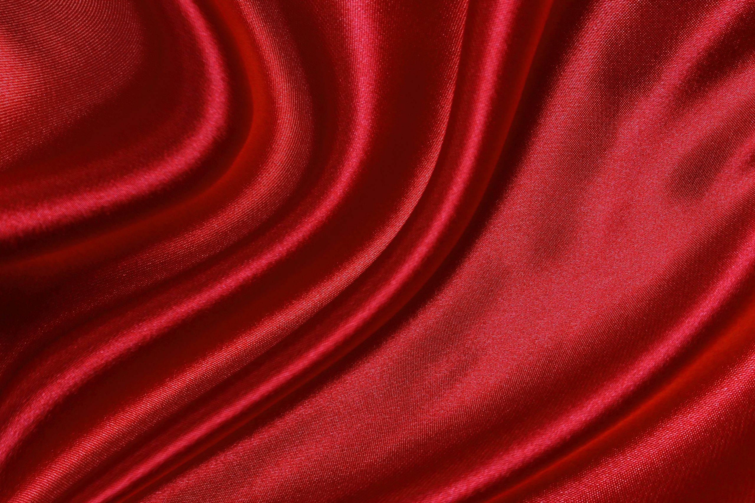 Red silk or satin luxury fabric texture can use as abstract back Tissu rouge satiné – Image 1